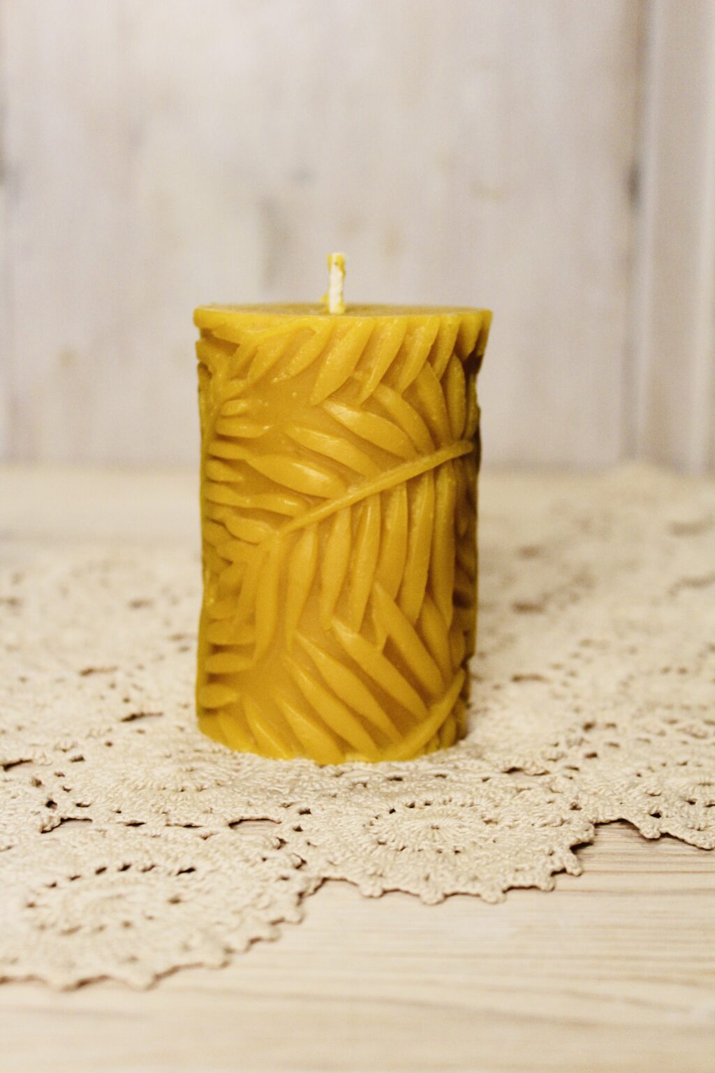 Cylinder with Leaves Candle